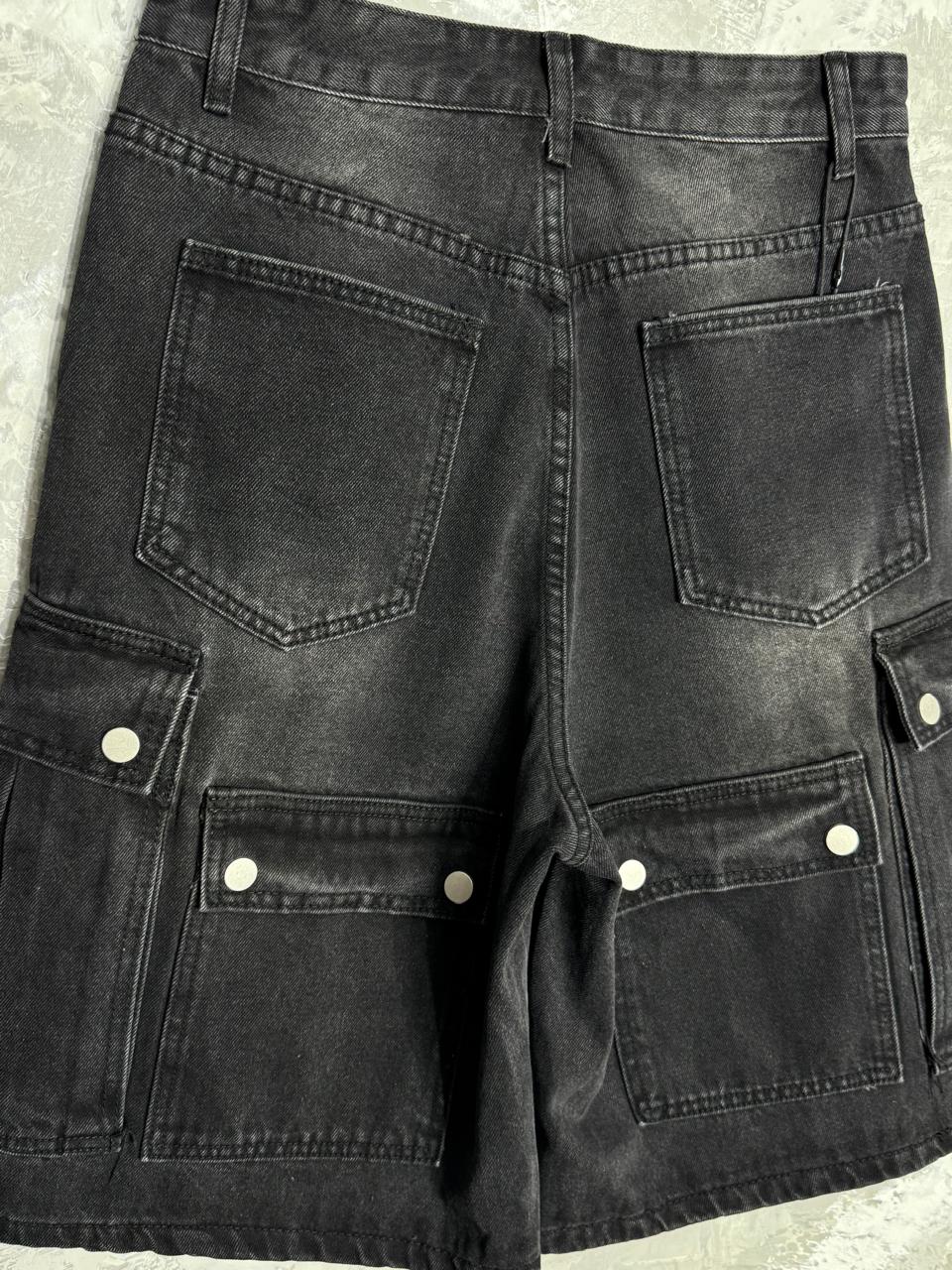 short con botones
