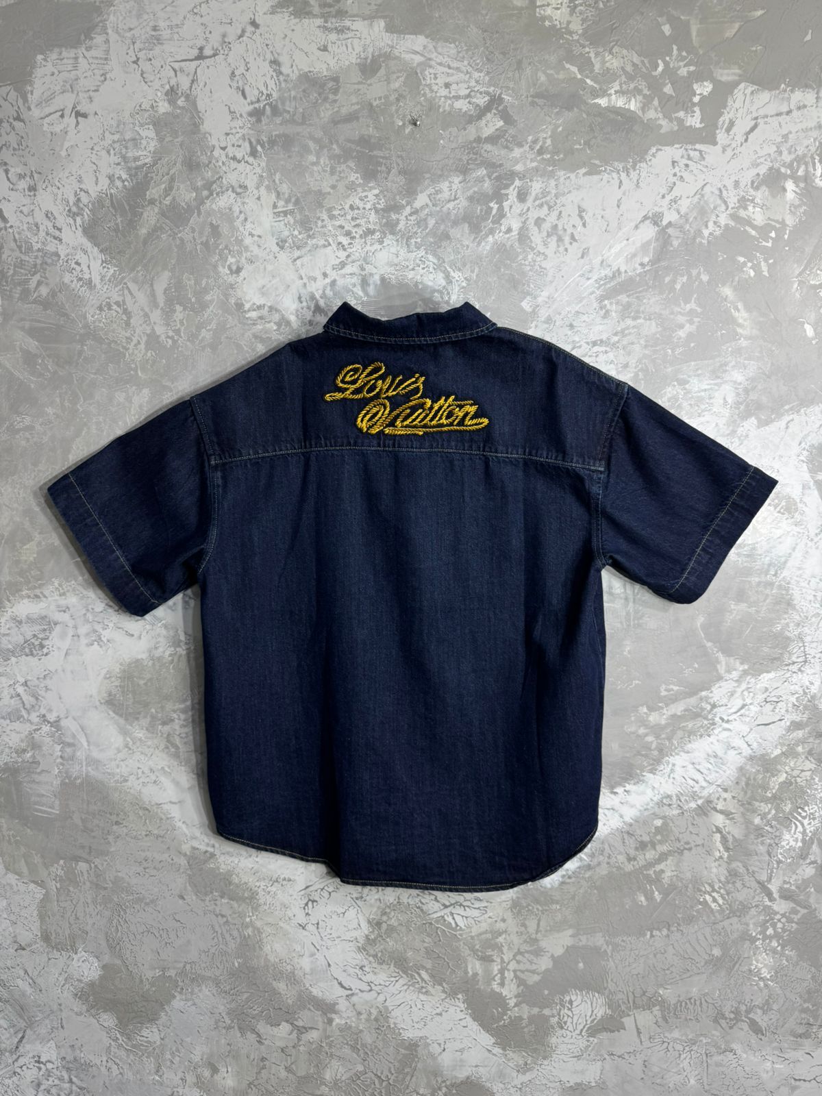 camiseta jean lv